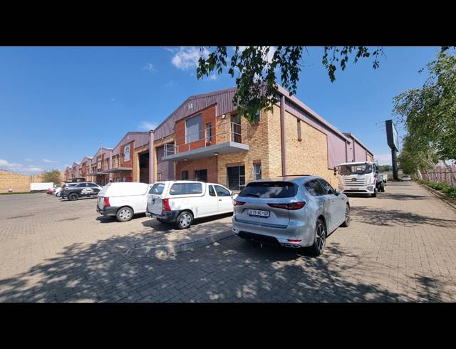 322M² WAREHOUSE TO LET IN BARTLETT